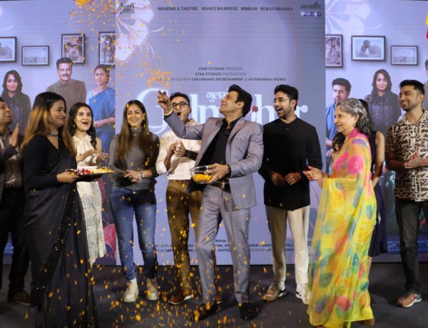 The New Trailer Of Manoj Bajpayee and Sharmila Tagore's 'Gulmohar' Is Emotional Brought Tears To The Eyes